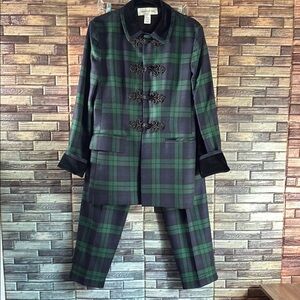 Vintage Jones New York Green and Black Suit with Classic Tartan Pattern Size 6